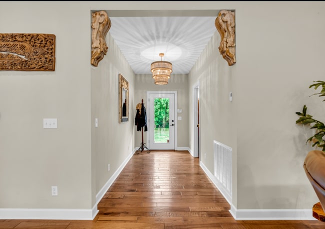 Building Photo - Beautiful 4-bedroom, 2.5-bath riverfront home