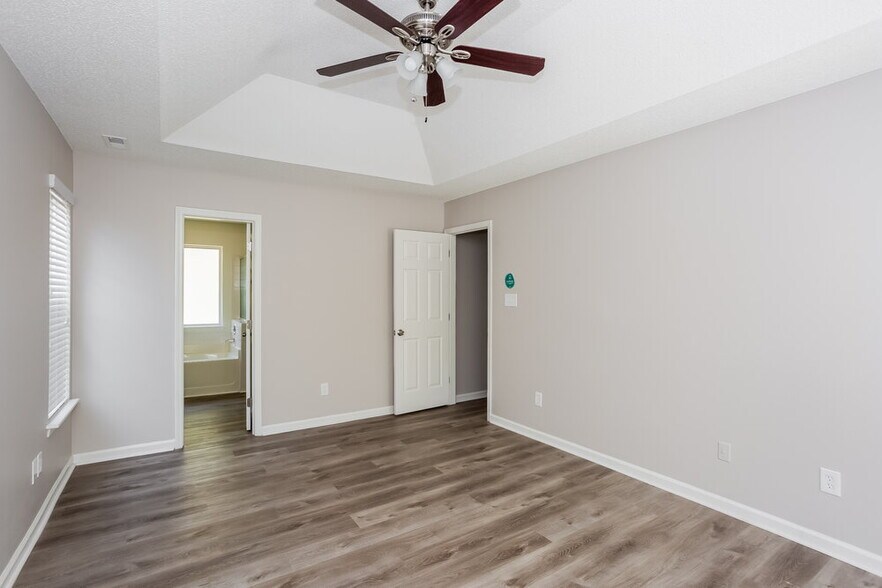 Building Photo - 5511 Chasewind Dr