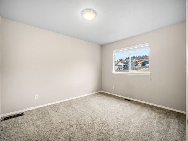 Building Photo - Charming North Spokane Home in a Quiet Neighborhood