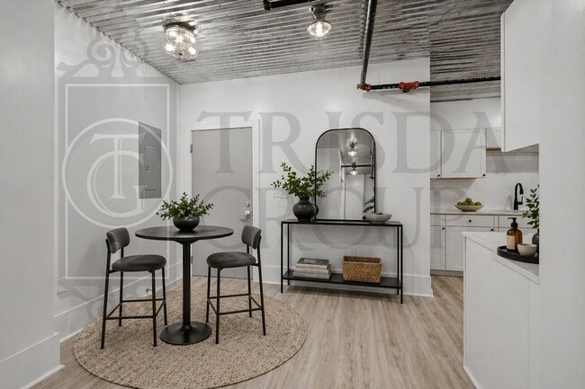 Building Photo - Apt 4 Avail July 18th!  Unique 2 BR, 2 BATH Apt in the HEART of Mt Washington!  3 Off Street Park...