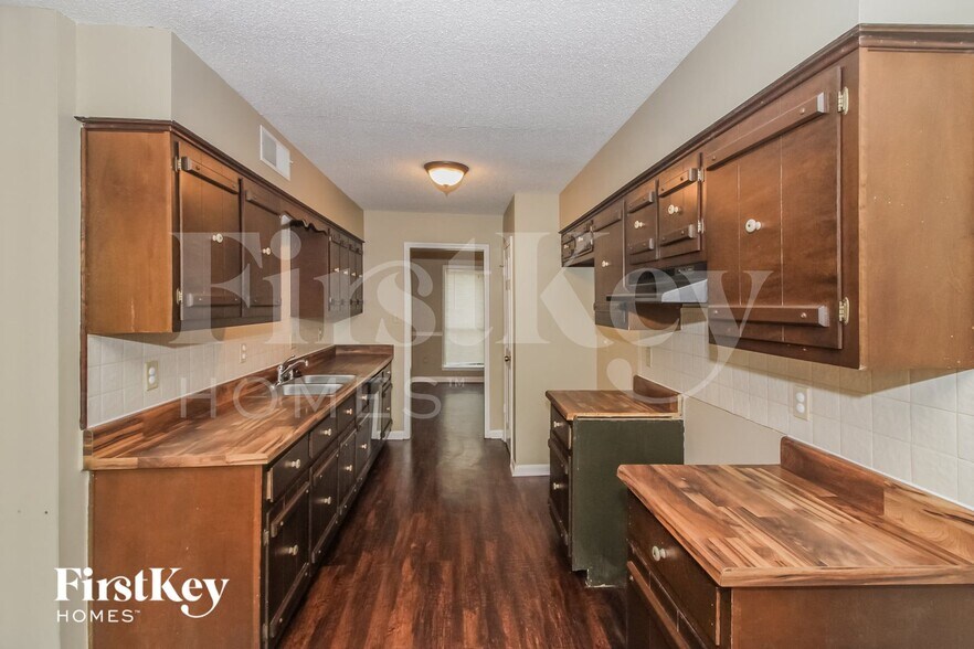 Building Photo - 7161 Oak Chase Ln