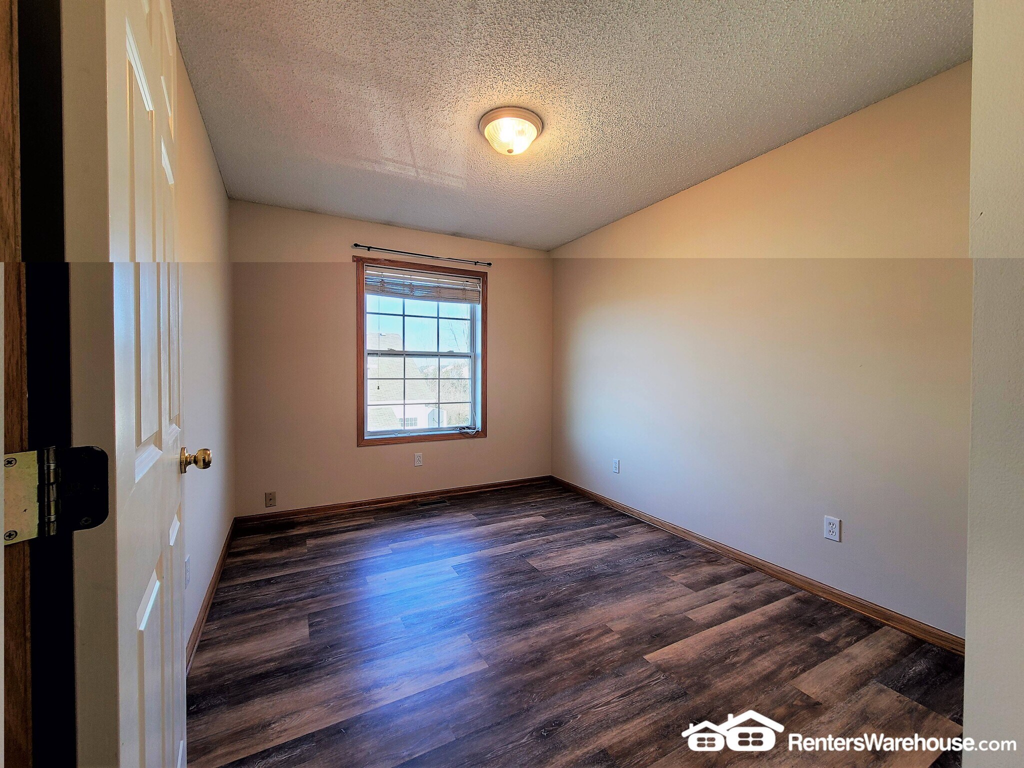 Building Photo - 637 Meadow Ln