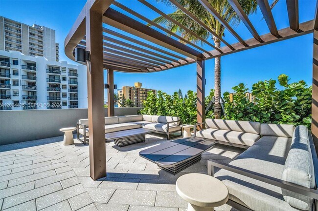 Building Photo - 900 N Ocean Blvd