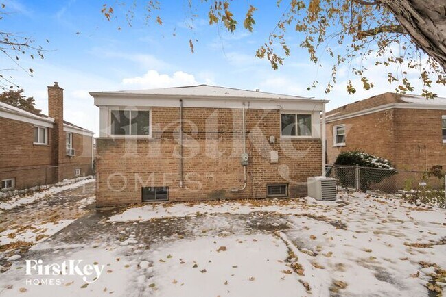 Building Photo - 14525 Dobson Ave