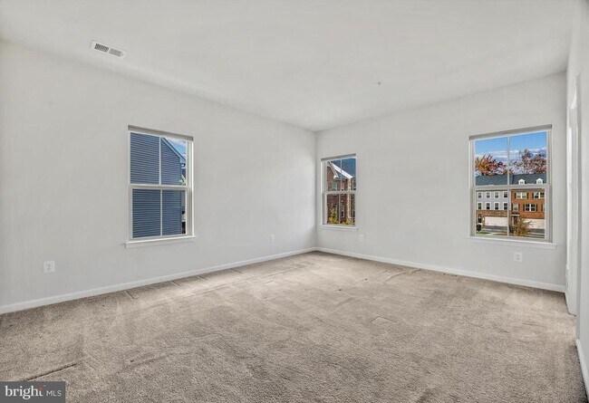 Building Photo - 10012 Aerospace Rd