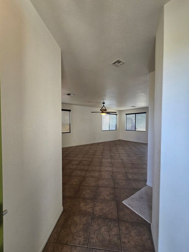 Building Photo - A BEAUTIFUL 4 BED/2.5 BATH 2 CAR GARAGE at CENTENIAL HILLS
