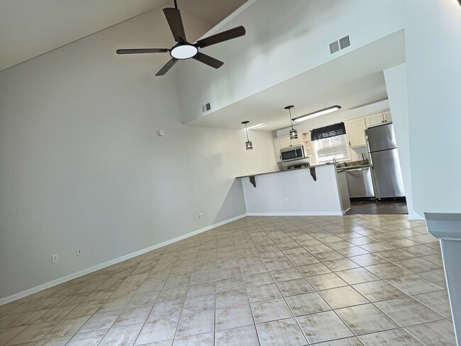 Building Photo - 6500 Colonial Dr