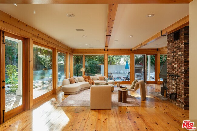 Building Photo - 7972 Mulholland Dr