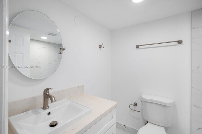Building Photo - 9210 Fontainebleau Blvd