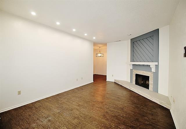 Building Photo - 9600 Royal Ln