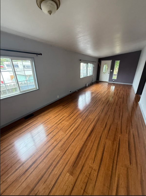 Building Photo - 554 Sanford Ave