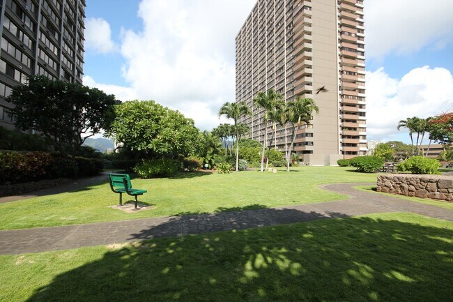 Building Photo - Kukui Plaza - Diamond Head Tower - 1 bedro...