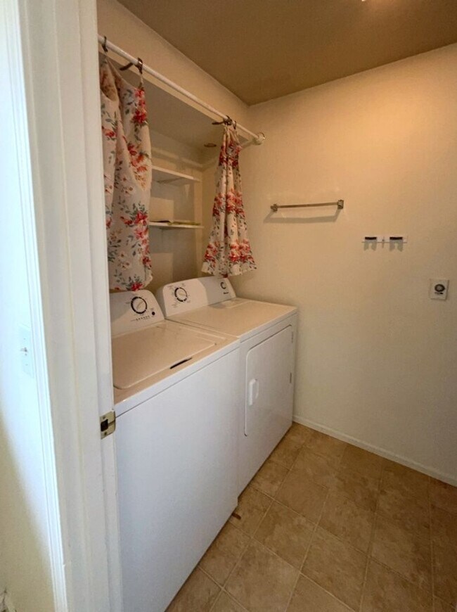 Building Photo - 2521 Yew St