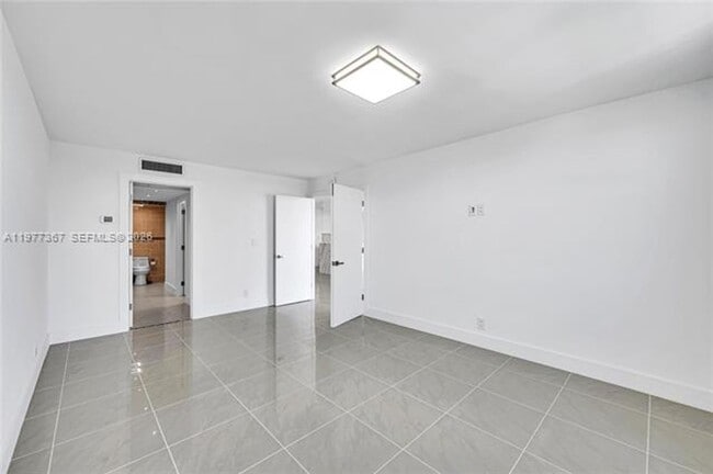 Building Photo - 6770 Indian Creek Dr