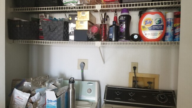 Building Photo - 977 Riverside Dr