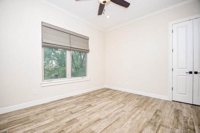 Building Photo - 710 Stanford St