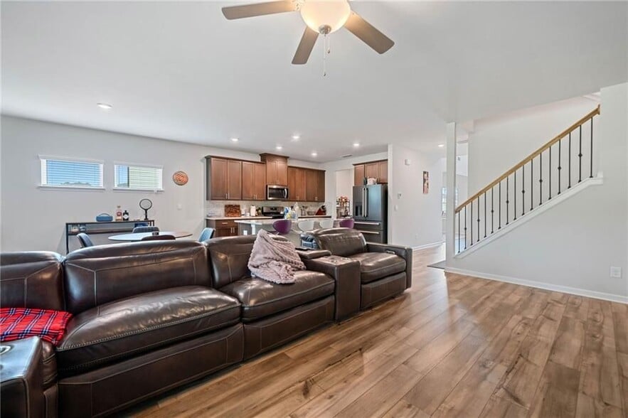 Building Photo - 5911 Green Ash Ct