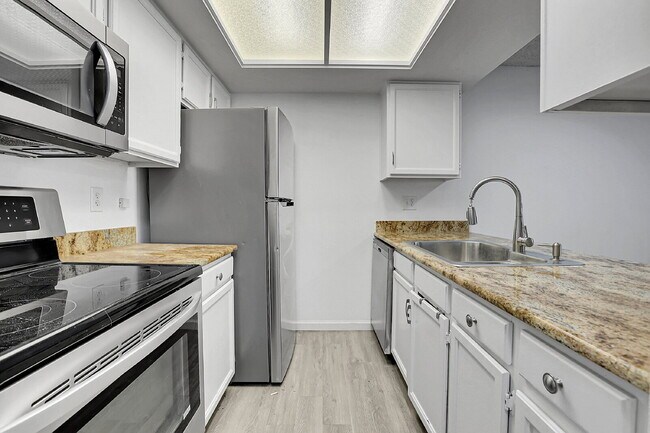 Building Photo - $1,195.95, 1-bed, 1-bath floor-level condo located in Aurora.