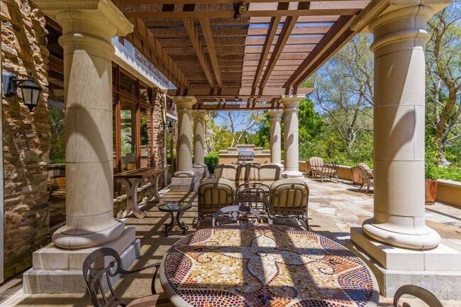 Building Photo - Upgraded Mission Valley 2 Bed 2.5 Bath at the Terraces of Escala! Small Pet OK!