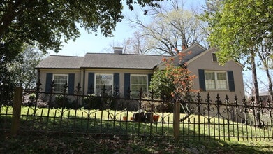 Building Photo - 503 Windsor Dr