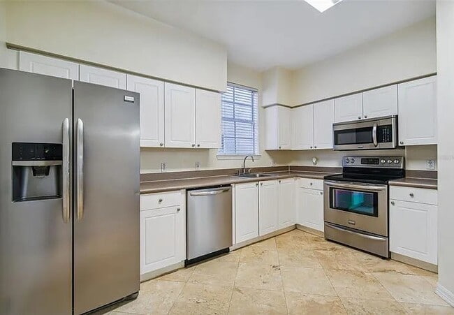 Building Photo - 4008 Palmetto Palm Ct