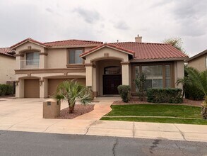 Building Photo - Spacious 5Bdm 3.5Ba Litchfield Park Home in a Small Gated Community