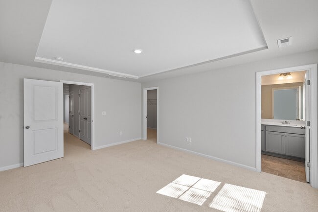 Building Photo - 130 Paramount Dr