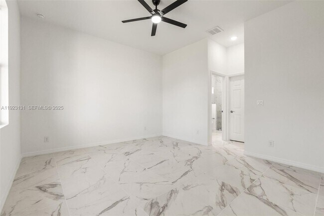 Building Photo - 1918 Wanda Ave N