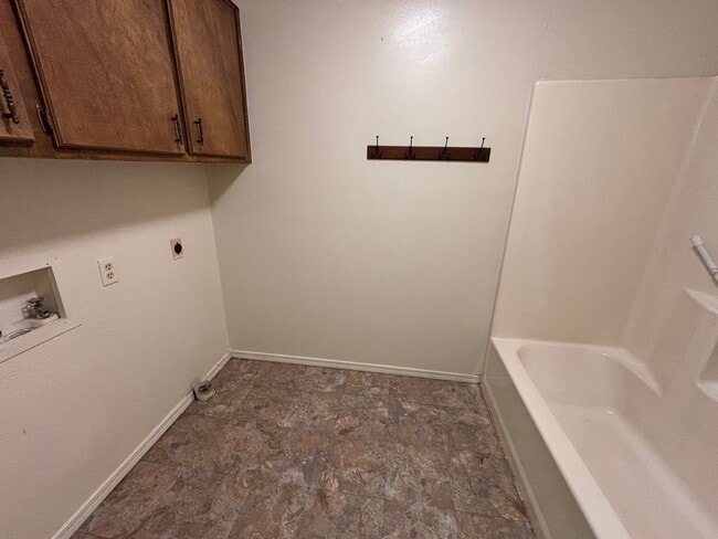 Building Photo - 311 N Joplin, Apt 1-7
