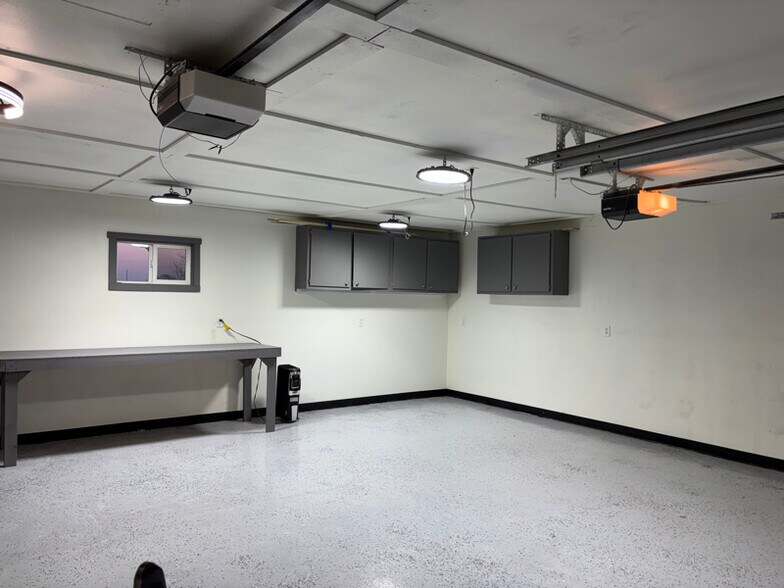 Building Photo - 36 Northshore Dr