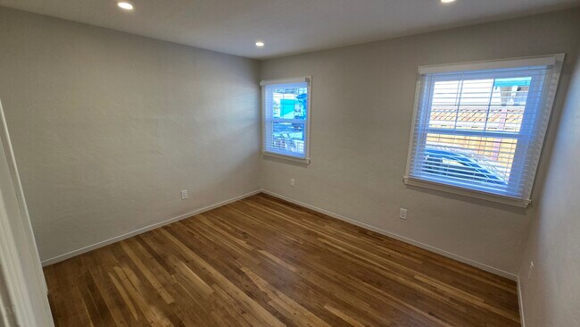 BR 1 - 740 Locust St