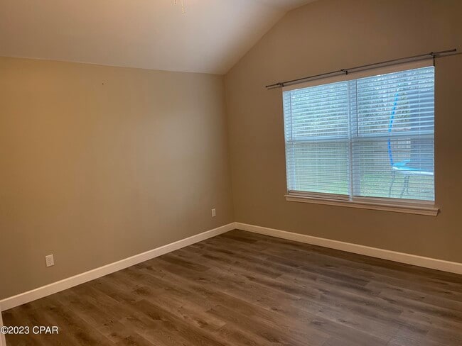 Building Photo - 102 Michelle Ct