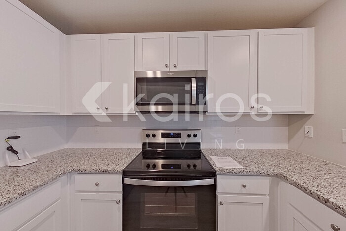 Building Photo - 8688 SW 43rd Ter