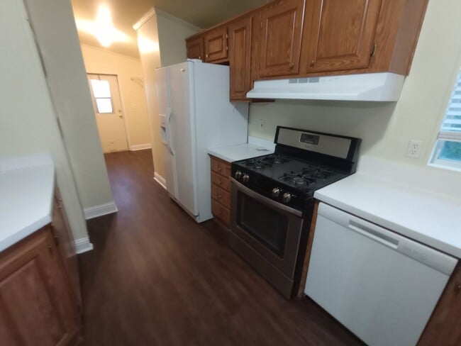 Building Photo - 3 Bed Charming Updated Home Silver Springs