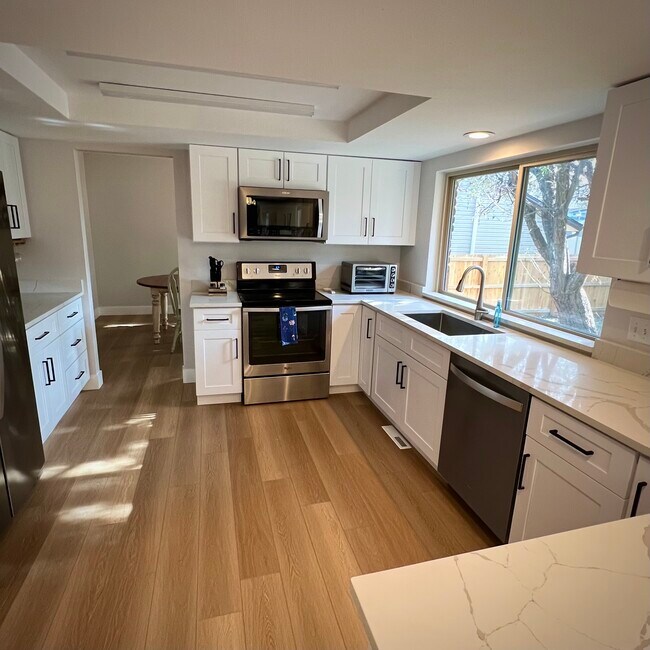 Building Photo - 14372 W Archer Ave