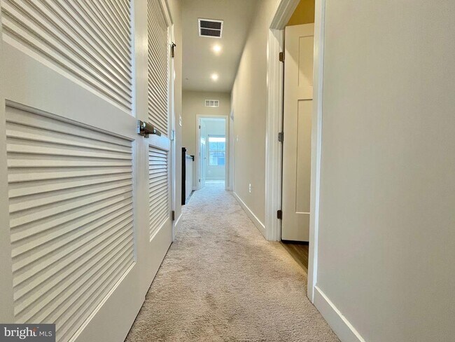 Building Photo - 3464 Sunset Ridge Dr
