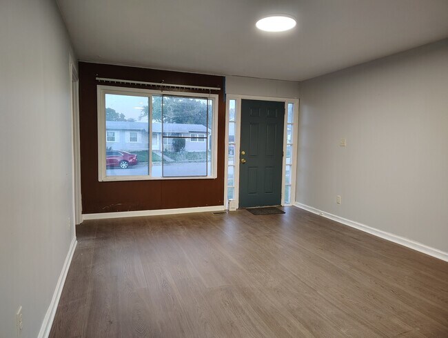 Building Photo - 434 Kenyon Ave