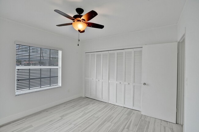 Building Photo - 5721 SW 11th St