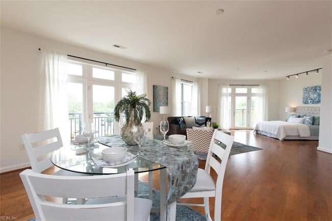 Building Photo - 670 Town Center Dr