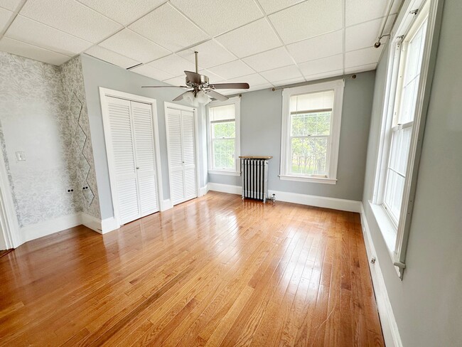 Building Photo - Beautiful 3 BR 1.5 BA Leominster SFH