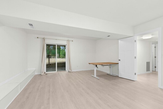 Building Photo - 4bd/2.5ba Bellevue Home