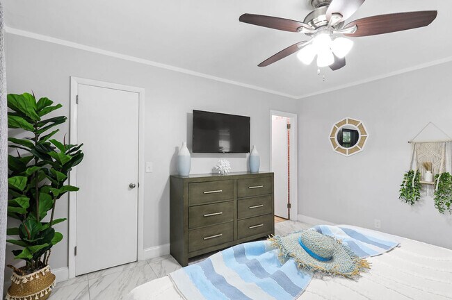 Building Photo - 4416 Fuschia Cir S