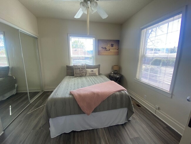 Building Photo - Pleasanton, Charming Downtown Living, Walk to Main St. 3 bed / 1 bath – Large Yard! Great schools