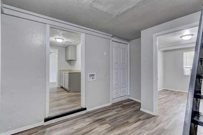 Building Photo - Newly Renovated  4 bedroom 1 bath