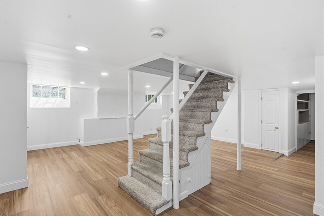 Building Photo - 198 Linden St