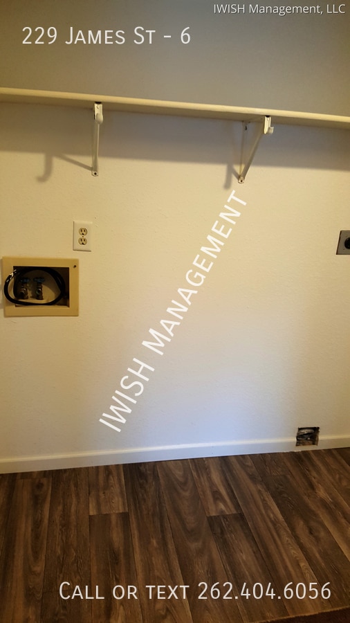 Building Photo - 229 James St