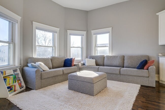 Building Photo - 41 Farragut Rd