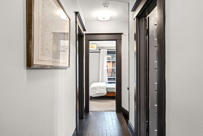 Building Photo - 3820 SE Belmont St