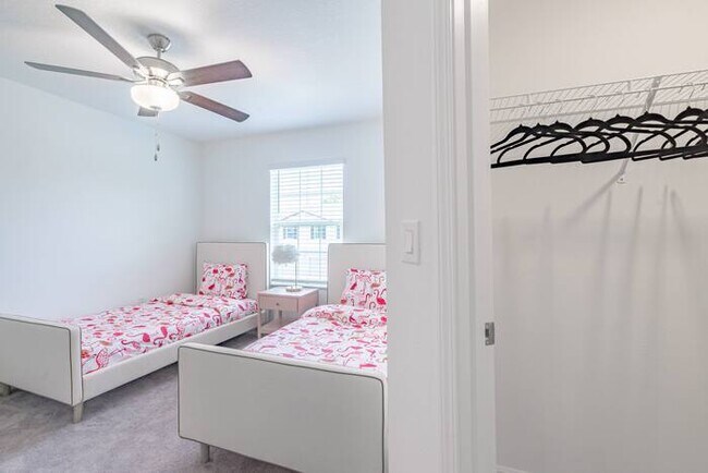 Building Photo - 5047 Capri Hbr Dr