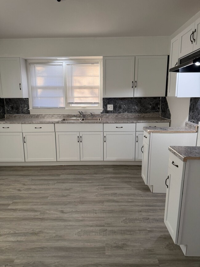 Building Photo - 312 Hill St